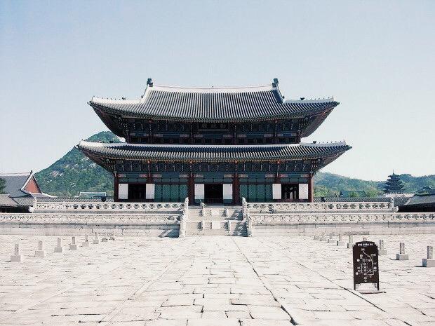 Istana Gyeongbok termasuk dari 5 istana besar dan merupakan yang terbesar yang dibangun oleh Dinasti Joseon